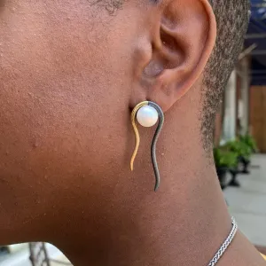 Designer Elegant Mixed Metal and Pearl Earrings