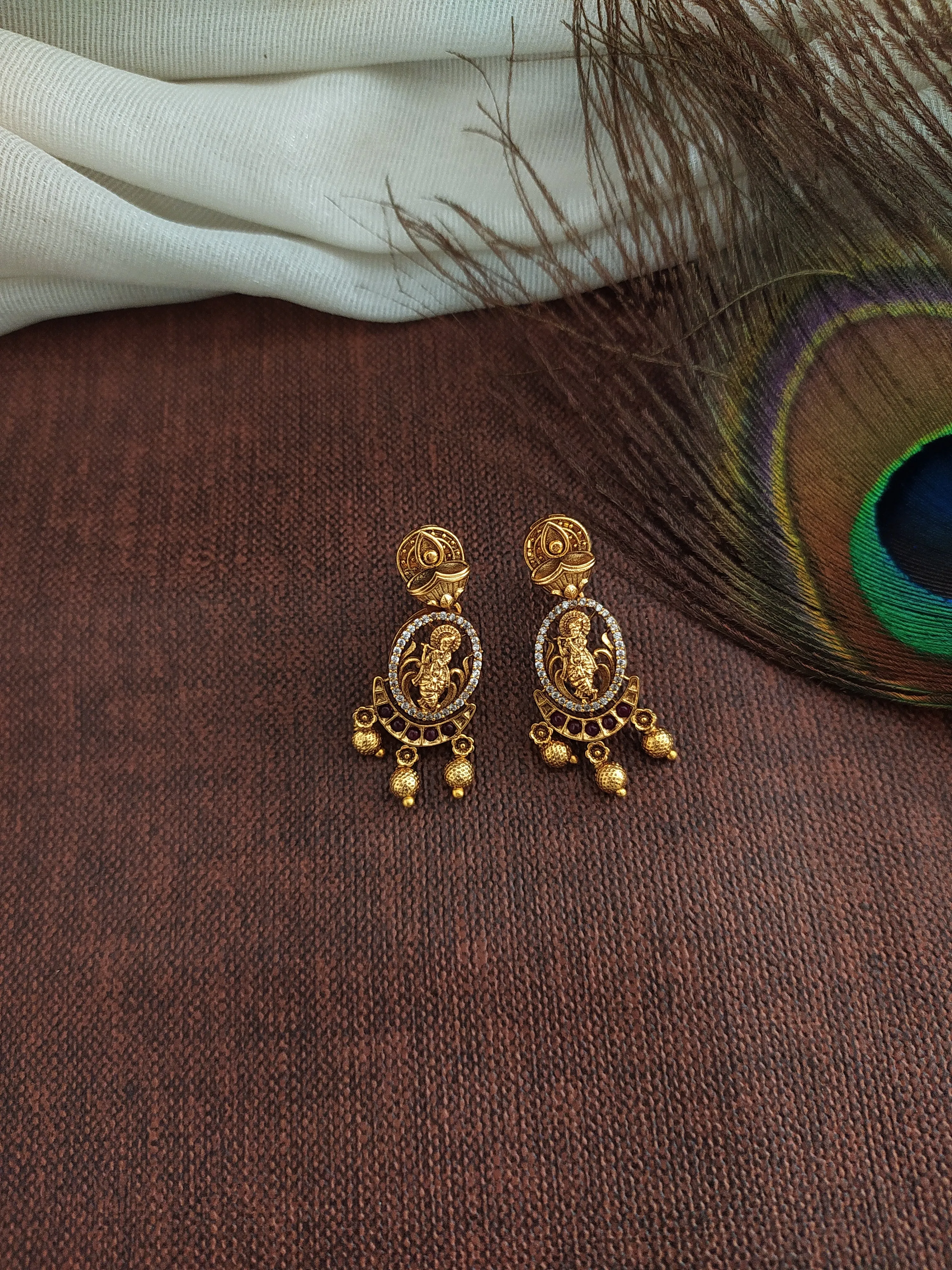 Goddess Antique Necklace Set with Zircon and Kemp Stones