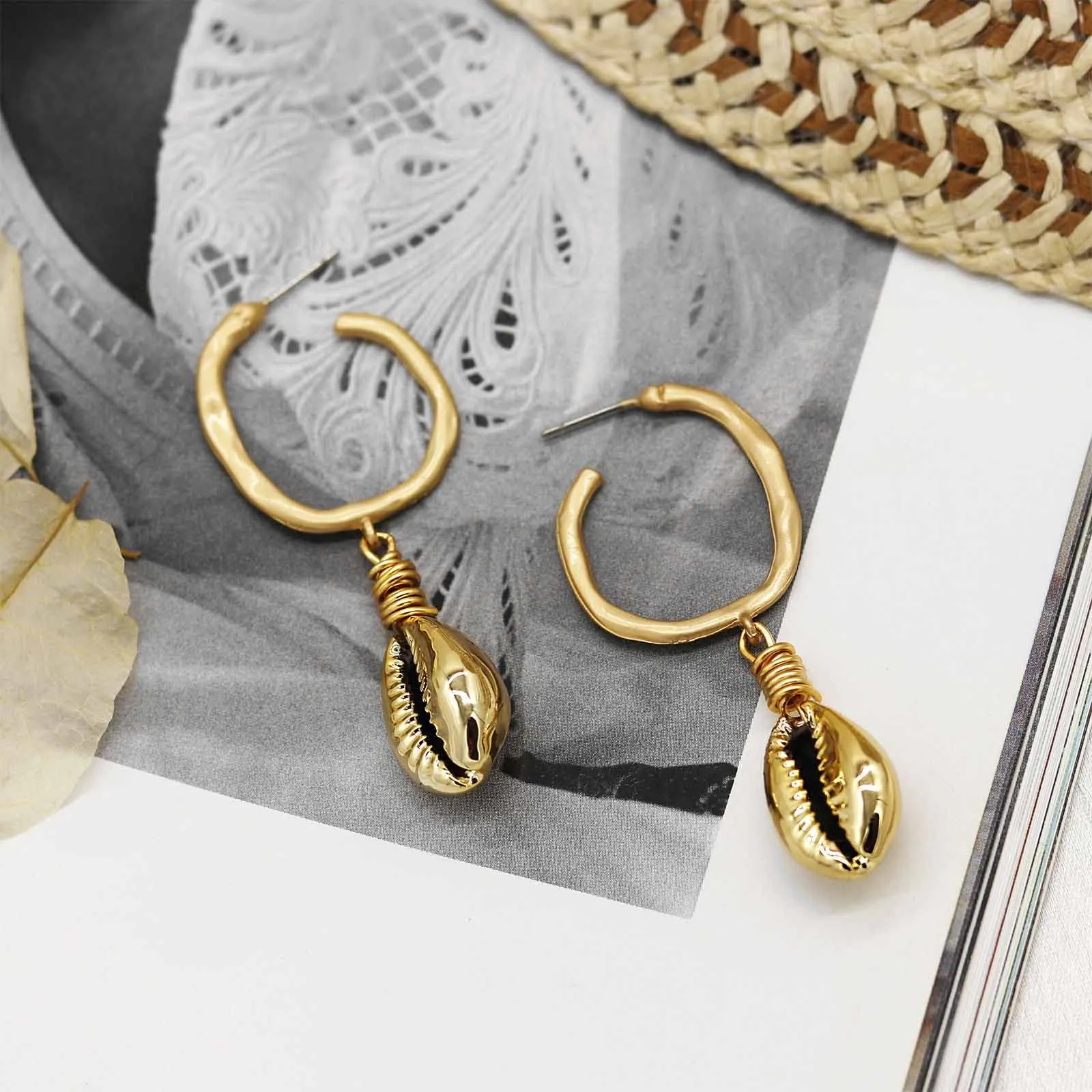 Joker & Witch Gia Shell Drop Gold Earrings for Women