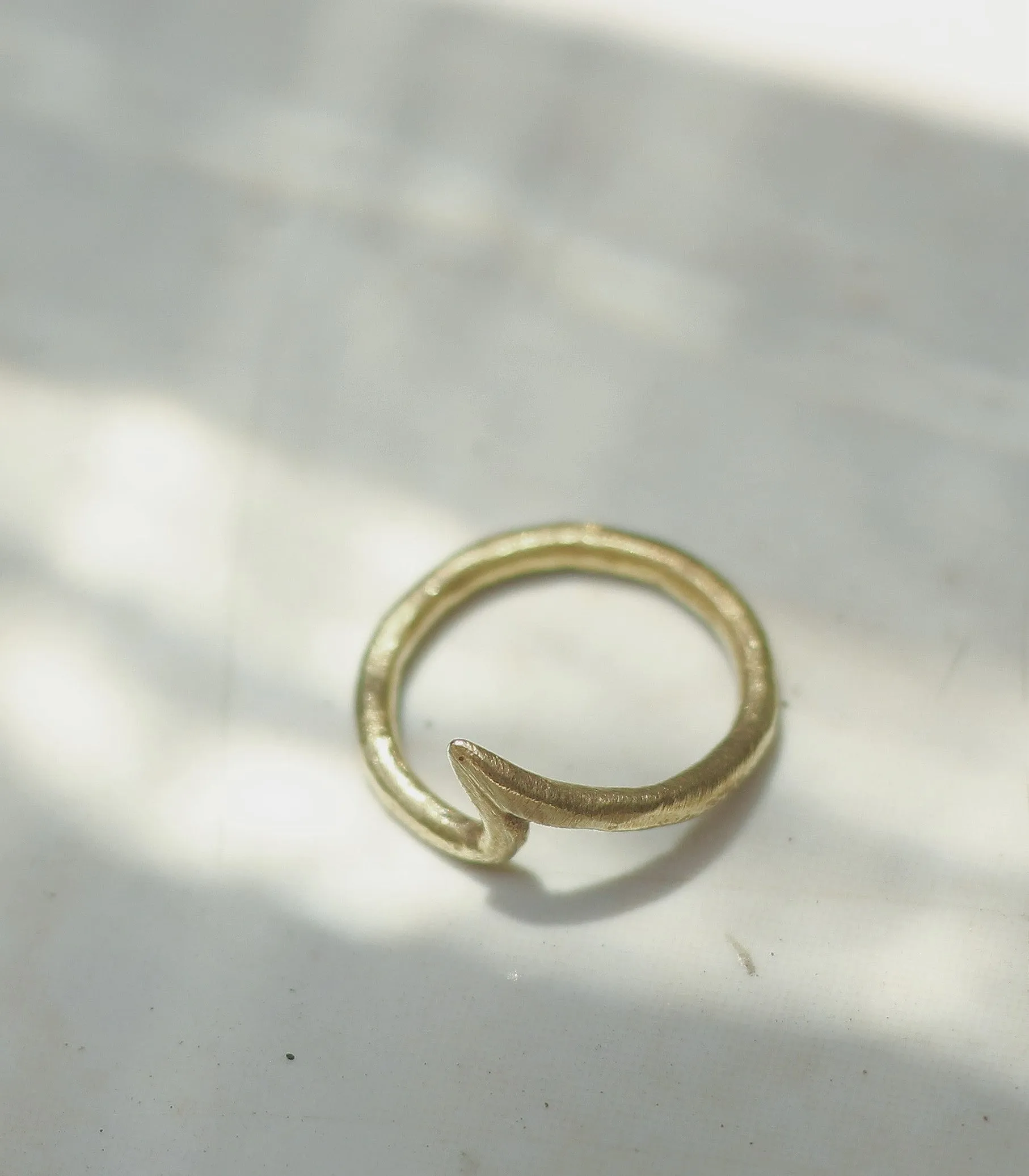 Lwok Sbu Wave Ring